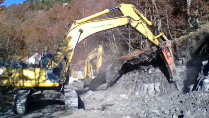 Drejt fundit punimet ne aksin Qafe Thore-Theth- FSHZH: Vijon germimi i zones shkembore